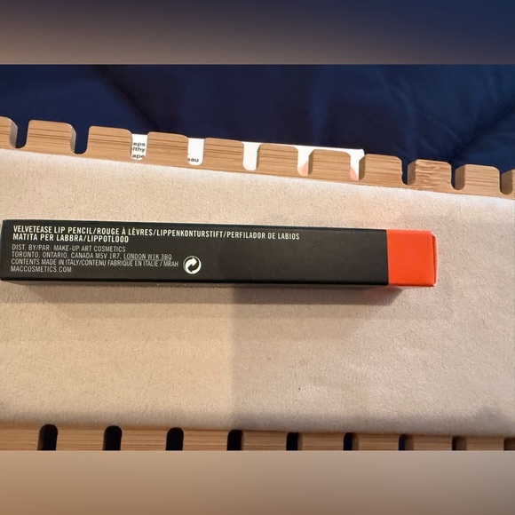 MAC Velvetease Lip Pencil – Temper Tantrum - Red - Brand New - Picture 6 of 7